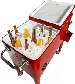 AXI Retro Cooler Rood - Koeler Met Wielen - 76L Inhoud - Koelbox Met Aftapkraan -Kampeerclub 1075x1200