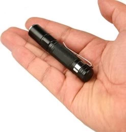 WiseGoods - Professionele LED Zaklamp - LED Licht - Mini Zaklamp - Zaklamp Met Klip - Penlight - Krachtige Zaklamp