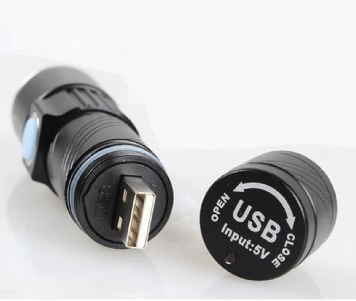 Creartix - Oplaadbare USB LED-zaklamp - Herlaadbare Flashlight Waterproof - 800 Lumen - Met Zoom - Waterbestendig - Zwart 7 Creartix - Oplaadbare USB LED-zaklamp - Herlaadbare Flashlight Waterproof - 800 Lumen - Met Zoom - Waterbestendig - Zwart - Afbeelding 7