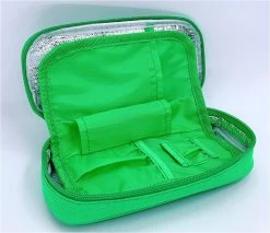 Merkloos Diabetes Tas - Groen - Koeltas- Diabetes Etui - Insuline Spuiten - Reis Etui - Insuline Koeltas 5 Merkloos Diabetes Tas - Groen - Koeltas- Diabetes Etui - Insuline Spuiten - Reis Etui - Insuline Koeltas -Kampeerclub 1200x1033