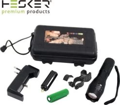 LED Zaklamp Set Met Doosje - Inclusief GRATIS 3000 MAh Oplaadbare Batterij Van Premium Kwaliteit - Oplader Inbegrepen - Te Gebruiken Als Fietsverlichting - Zoomfunctie - Waterdicht -Kampeerclub 1200x1054 4