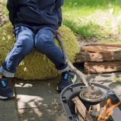 Kikkerland Huckleberry Popcorn Maker - Maak Je Eigen Popcorn - Popcornpan - Kampvuur - Buitenspeelgoed - Buitenspelen - Kamperen 15 Kikkerland Huckleberry Popcorn Maker - Maak Je Eigen Popcorn - Popcornpan - Kampvuur - Buitenspeelgoed - Buitenspelen - Kamperen -Kampeerclub 1200x1200 1546