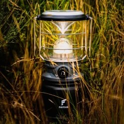 Favour L0944 Retro LED Lantaarn Hoog Vermogen 1300 Lumen, Vintage Design, Tuinlantaarn, Camping Lamp, Stormlantaarn Kleurtemperatuur Instelbaar Warm Wit Tot Koel Wit, Traploos Dimbaar Incl. Kaarslichtstand -Kampeerclub 1200x1200 1782