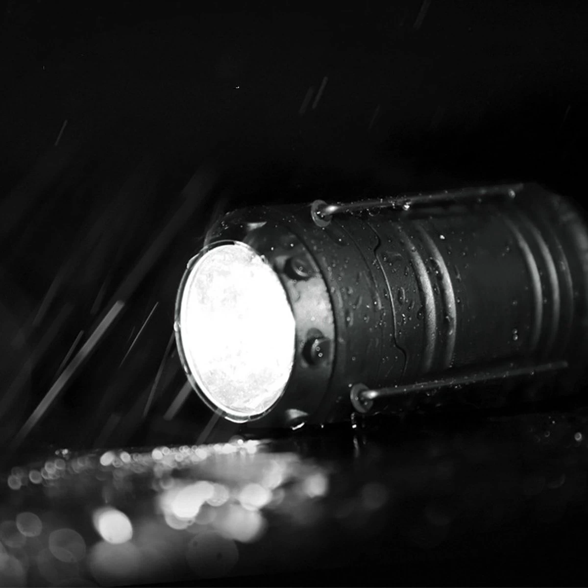 Merkloos Xtraworks - Multifunctionele Solar LED Campinglamp Met Handvatten - IPX 45 Waarde, USB-lader En Powerbank - Mat Zwart 2 Merkloos Xtraworks - Multifunctionele Solar LED Campinglamp Met Handvatten - IPX 45 Waarde, USB-lader En Powerbank - Mat Zwart - Afbeelding 2