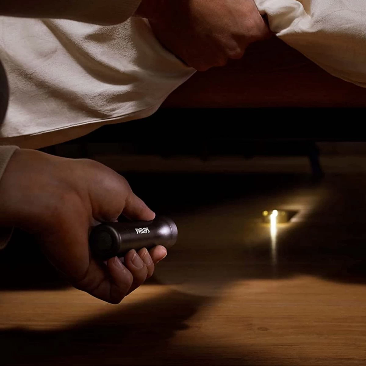 Philips Zaklamp - SFL4000T/10 - LED-zaklamp - Incl. 3 AAA-Batterijen - 120 Lumen - Zwart - IPX4 Waterdicht - Draagbare Lamp 7 Philips Zaklamp - SFL4000T/10 - LED-zaklamp - Incl. 3 AAA-Batterijen - 120 Lumen - Zwart - IPX4 Waterdicht - Draagbare Lamp - Afbeelding 7