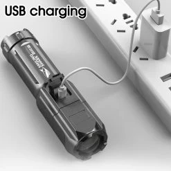 Merkloos Smiling Shark 622a Telescopische Oplaadbare LED Zaklamp - 700lm - Sterk Licht - Oplaadbaar Via USB - 1200mAh - Zwart -Kampeerclub 1200x1200 2154