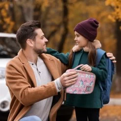 Brisby 4 Laags Geïsoleerde Koeltas - Lunchtas 1.5 Liter - Roze Eenhoorn -Kampeerclub 1200x1200 645