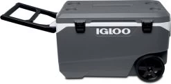 Igloo Latitude 90 Roller - Grote Koelbox Op Wielen - 85 Liter - Grijs -Kampeerclub 1200x595