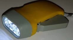 Merkloos Knijpkat - 25 Lumen - Oplaadbaar - Duurzaam - Dynamo - Geel -Kampeerclub 1200x659 3