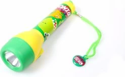 Kids Licensing Zaklamp Dino Voor Kinderen | Nachtlamp Dinosaurus LED + 10 Gratis Dino Stickers | Werkt Op 2 AA Batterijen | 16cm | FL03 -Kampeerclub 1200x741 4