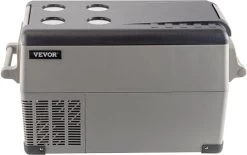 Vevor Auto Koelbox - Mini Koelkast Vriezer - Draagbare Vriezer/Koelkast - Elektrische Koelbox - Mini Vriezer - Auto Koelkast - 35 Liter - Tot -20˚C - 12V/240V - Grijs 7 Vevor Auto Koelbox - Mini Koelkast Vriezer - Draagbare Vriezer/Koelkast - Elektrische Koelbox - Mini Vriezer - Auto Koelkast - 35 Liter - Tot -20˚C - 12V/240V - Grijs -Kampeerclub 1200x753 1