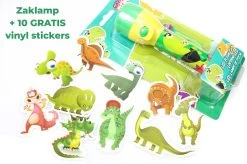 Kids Licensing Zaklamp Dino Voor Kinderen | Nachtlamp Dinosaurus LED + 10 Gratis Dino Stickers | Werkt Op 2 AA Batterijen | 16cm | FL03 -Kampeerclub 1200x799 120