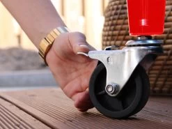 AXI Retro Cooler Rood - Koeler Met Wielen - 76L Inhoud - Koelbox Met Aftapkraan -Kampeerclub 1200x900 1