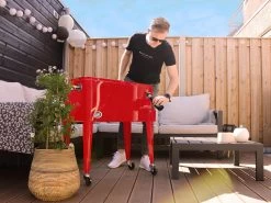 AXI Retro Cooler Rood - Koeler Met Wielen - 76L Inhoud - Koelbox Met Aftapkraan -Kampeerclub 1200x900 8