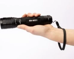 Led Zaklamp - Zeer Fel 2000 Lumen - Inclusief 4 AA Batterijen - King Mungo Zaklampen -Kampeerclub 1200x959 4